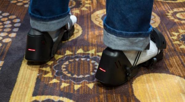 全球首款VR鞋子亮相：在虚拟世界漫步